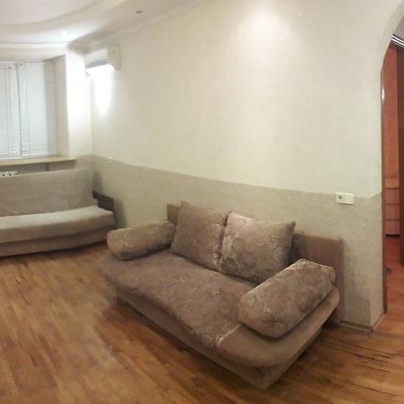 Appartment Near M. 23 Serpnya Kharkov Ngoại thất bức ảnh