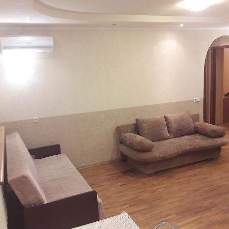 Appartment Near M. 23 Serpnya Kharkov Ngoại thất bức ảnh