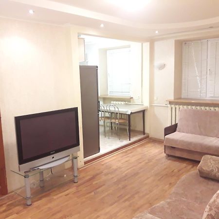Appartment Near M. 23 Serpnya Kharkov Ngoại thất bức ảnh
